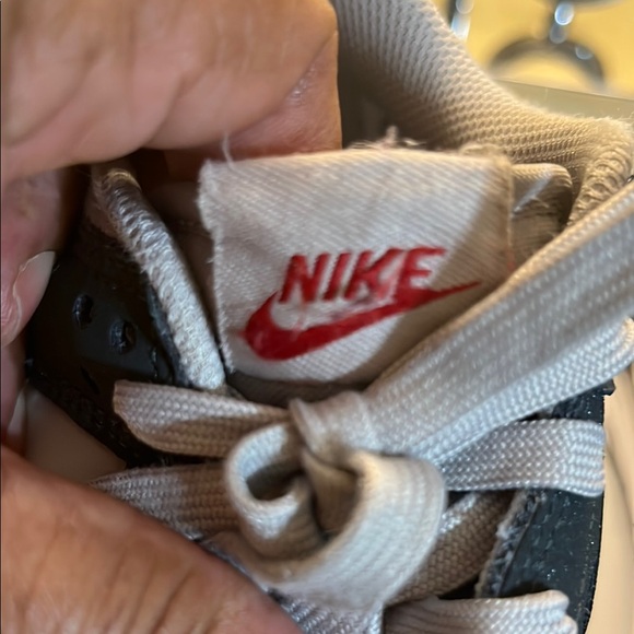 Nike Black and White Low-Top Sneakers - Picture 2 of 7